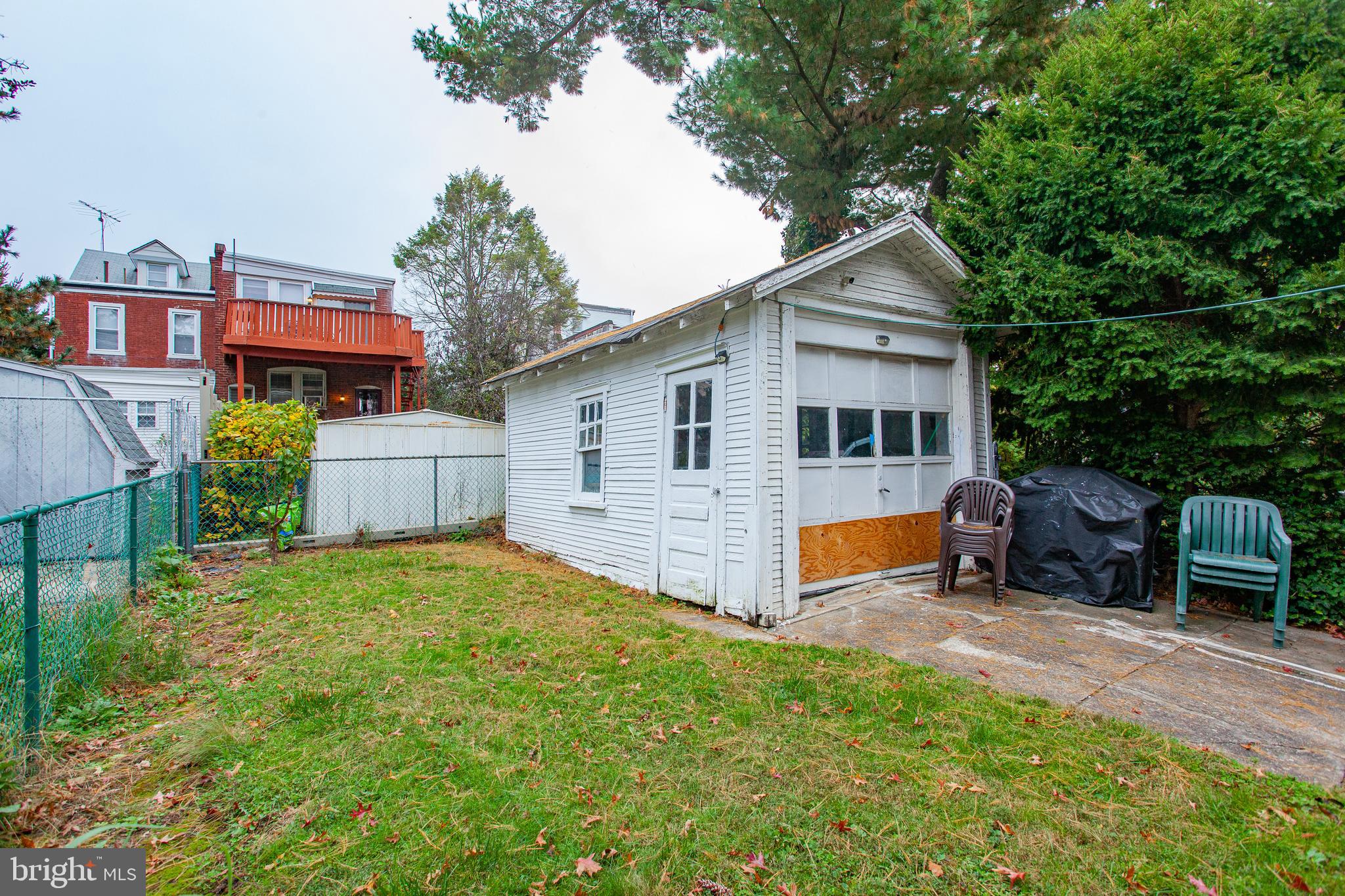 LAWNDALE - Residential