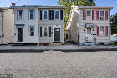 Townhouse For Sale - 334 W Penn Street<br/> CARLISLE, PA 17013