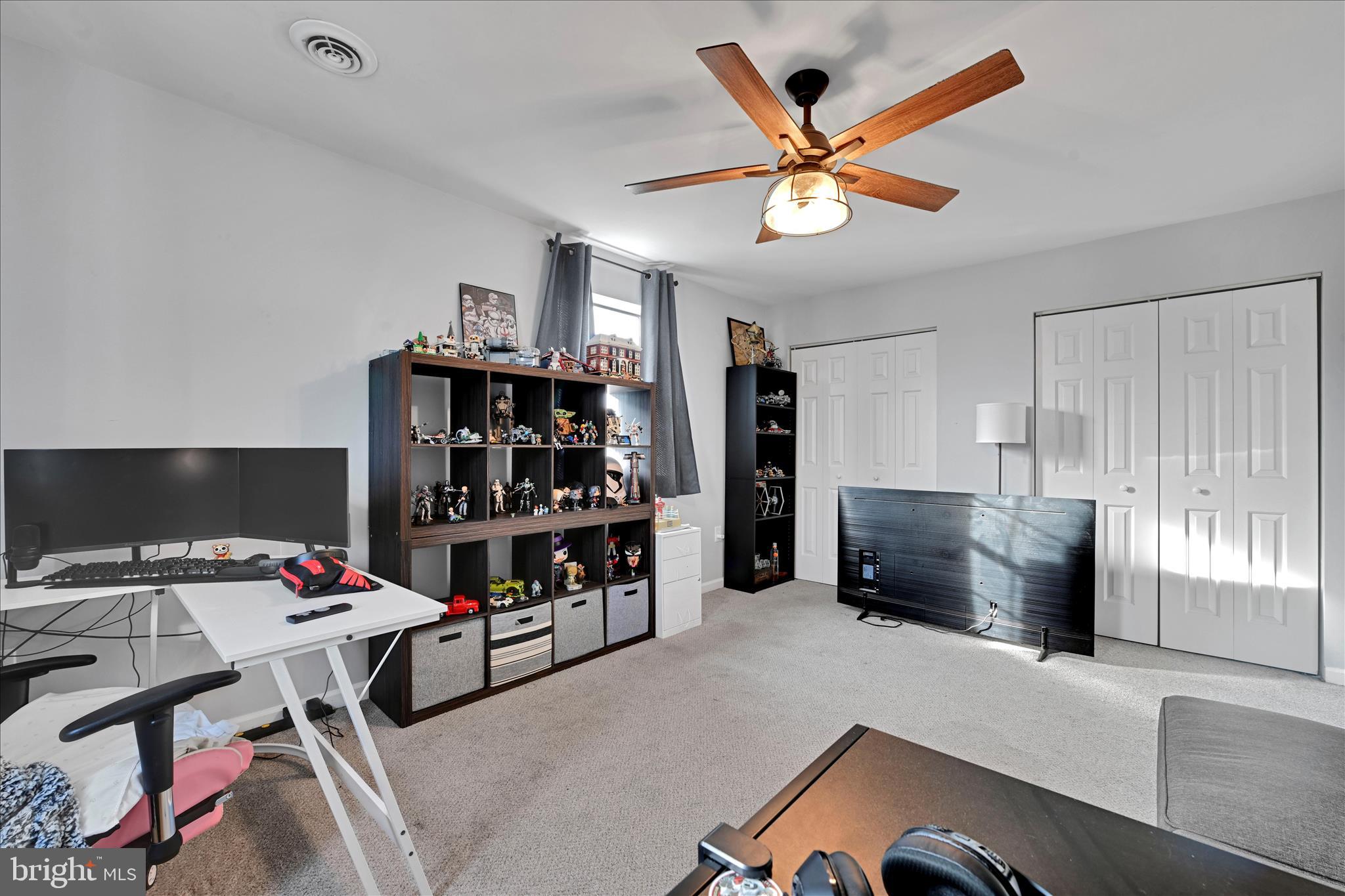 GLEN HOLLOW - Residential