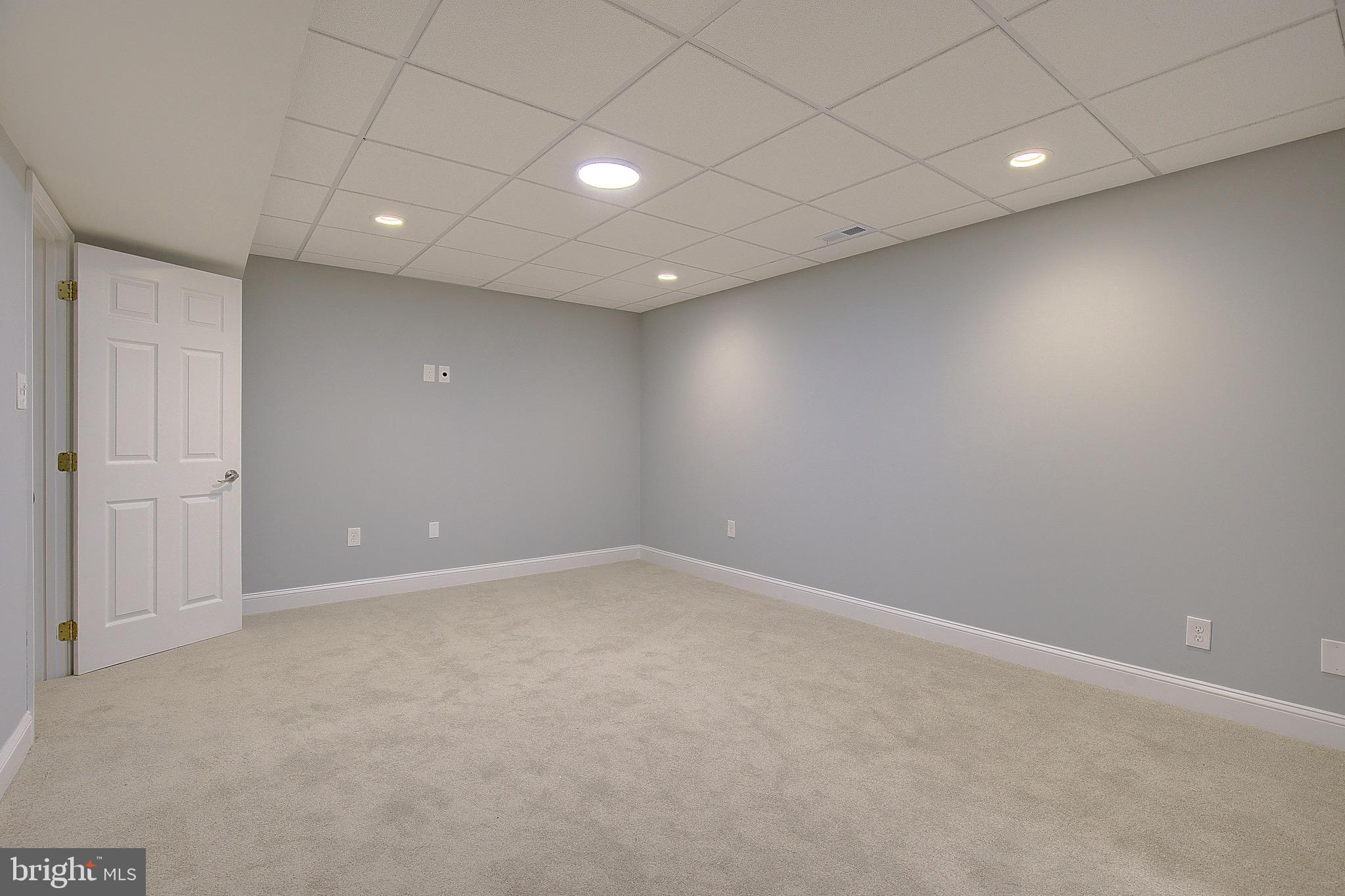 BREEZY POINT - Residential