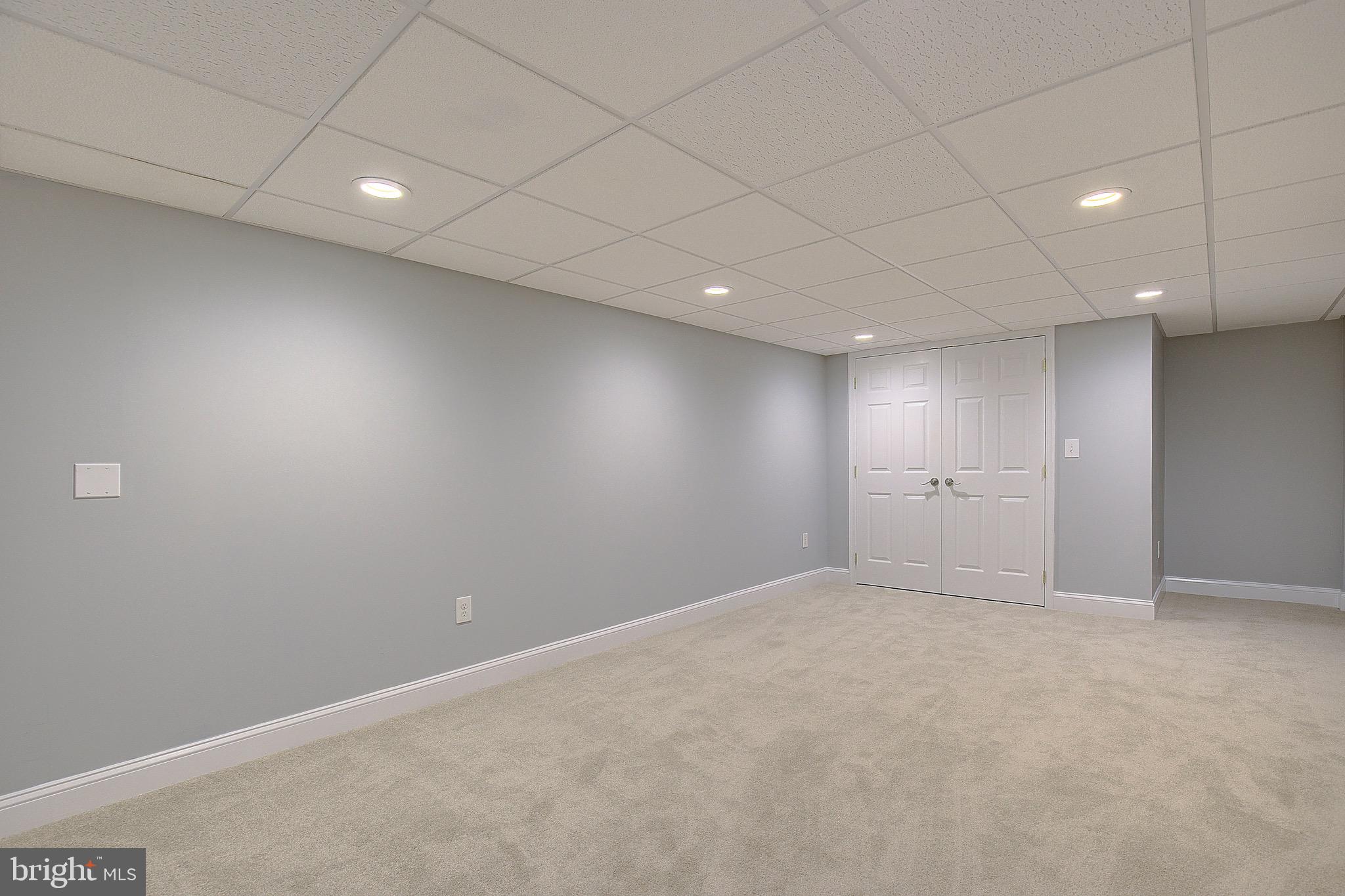 BREEZY POINT - Residential