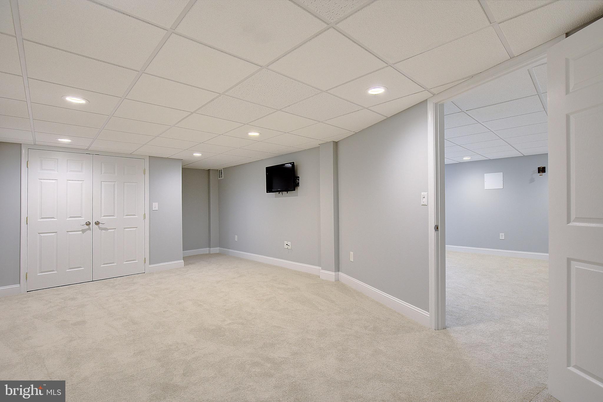 BREEZY POINT - Residential