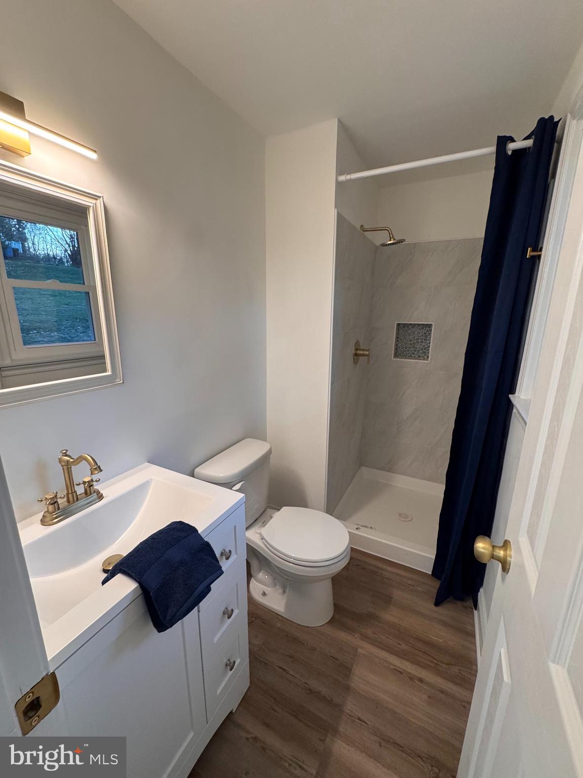 BREEZY POINT - Residential