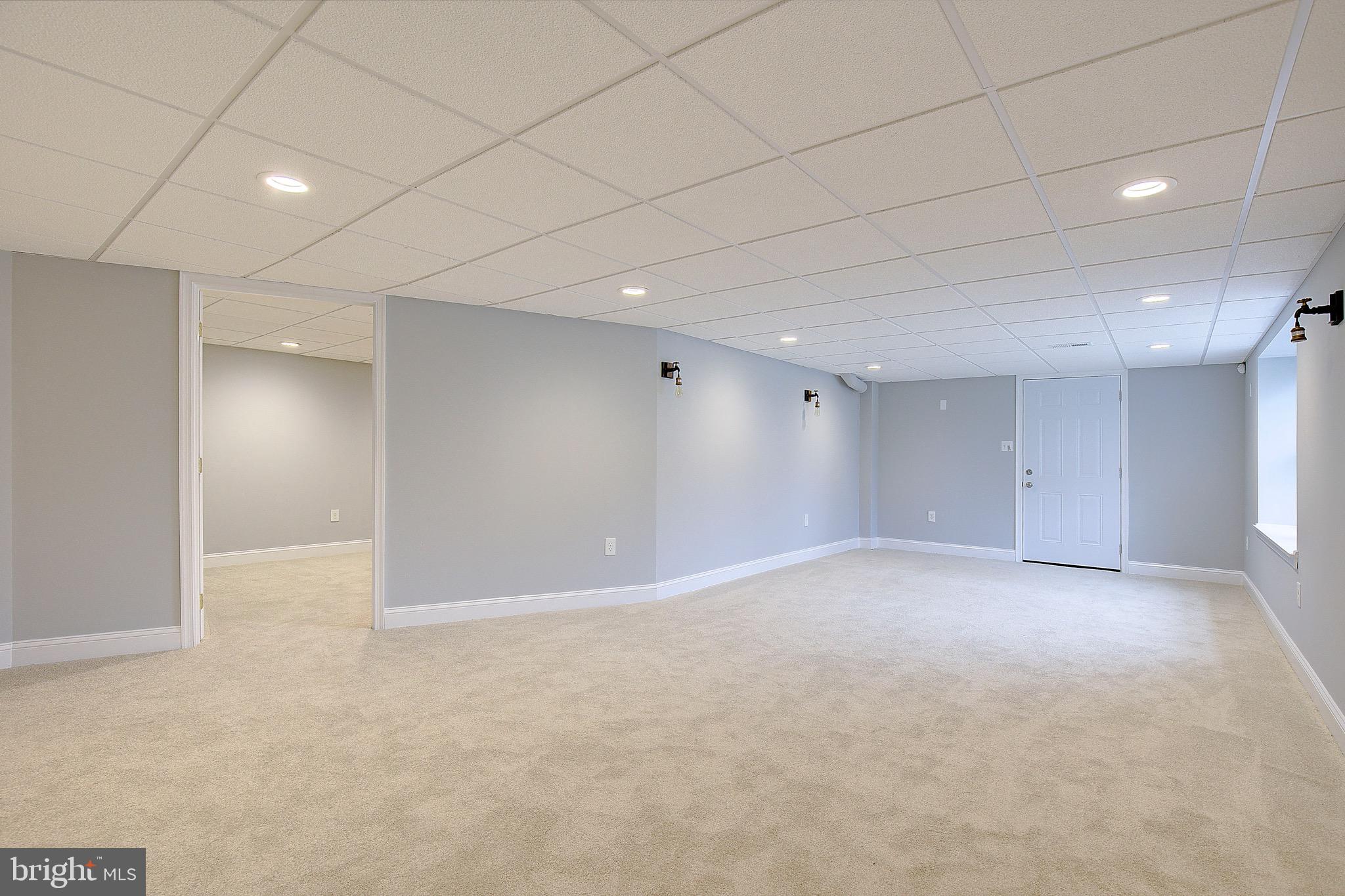 BREEZY POINT - Residential