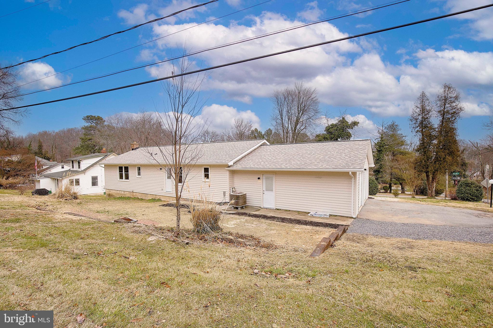 BREEZY POINT - Residential