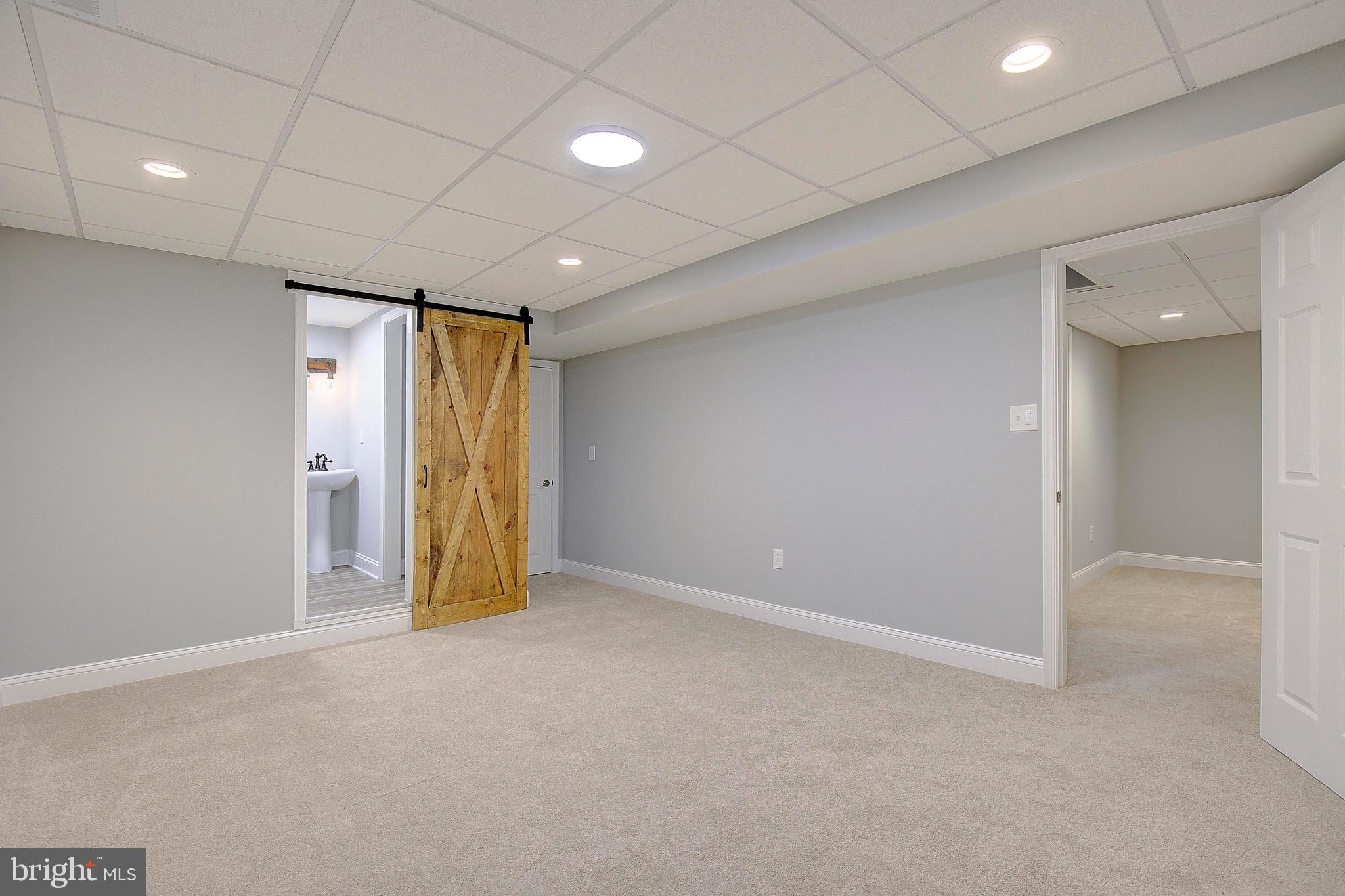 BREEZY POINT - Residential