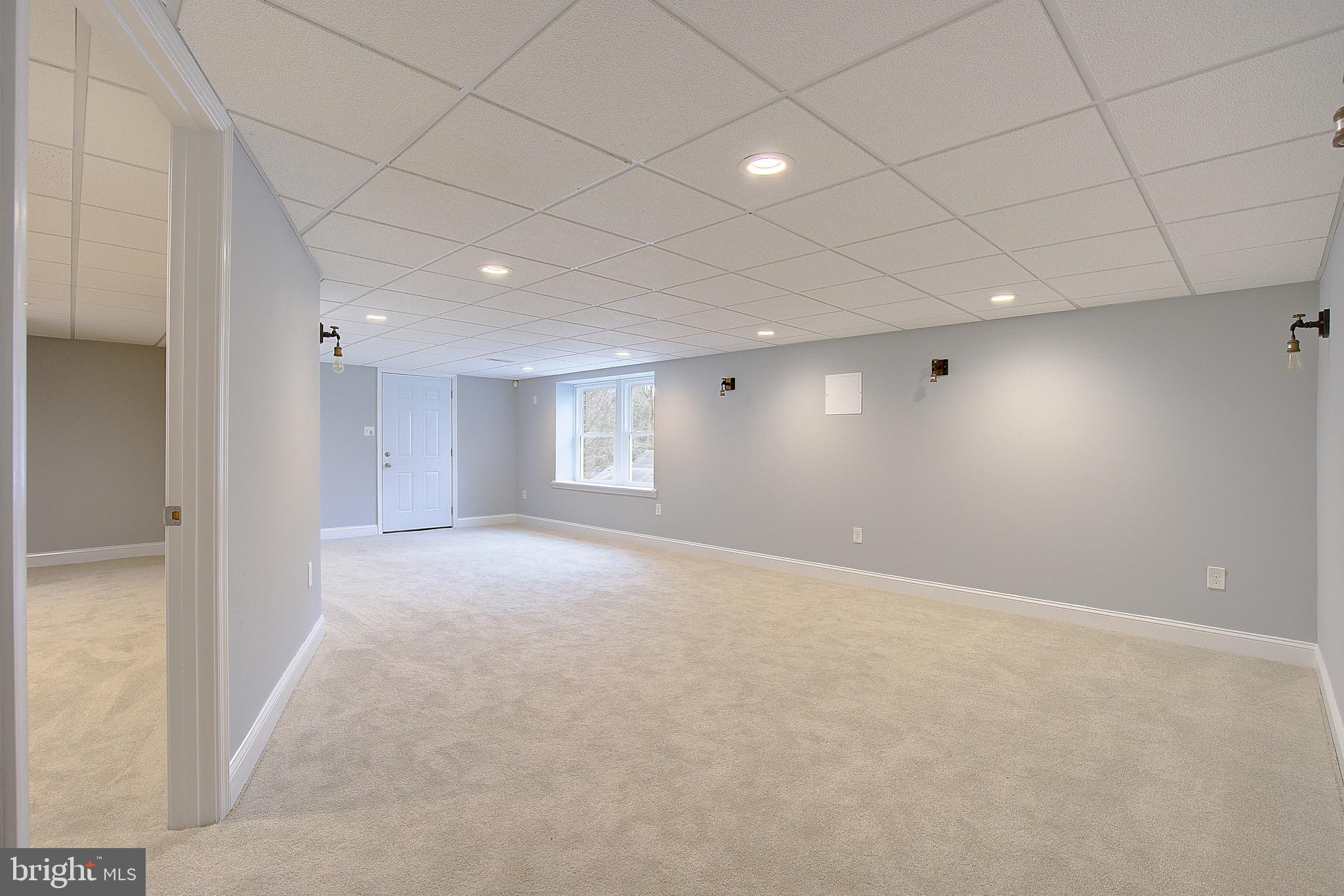 BREEZY POINT - Residential