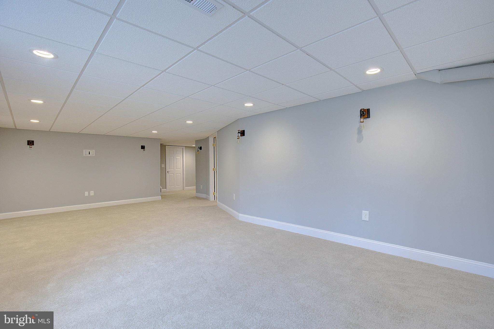 BREEZY POINT - Residential