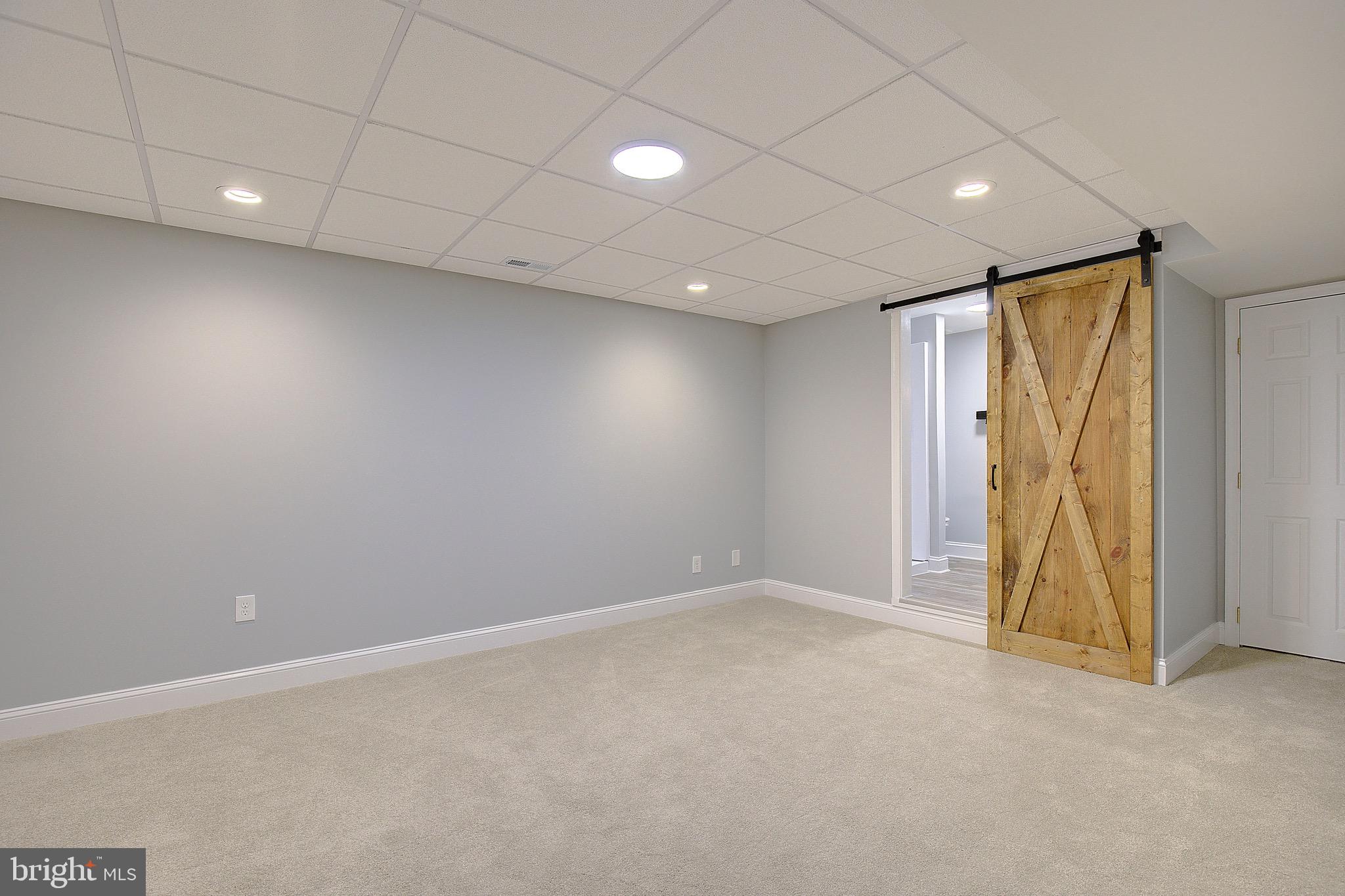 BREEZY POINT - Residential