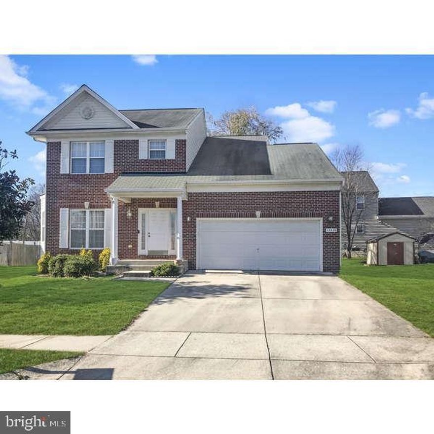 ROOM FOR RENT - single room and private bath for rent in this beautiful airy single family home. Monthly rent includes all utilities and internet access.