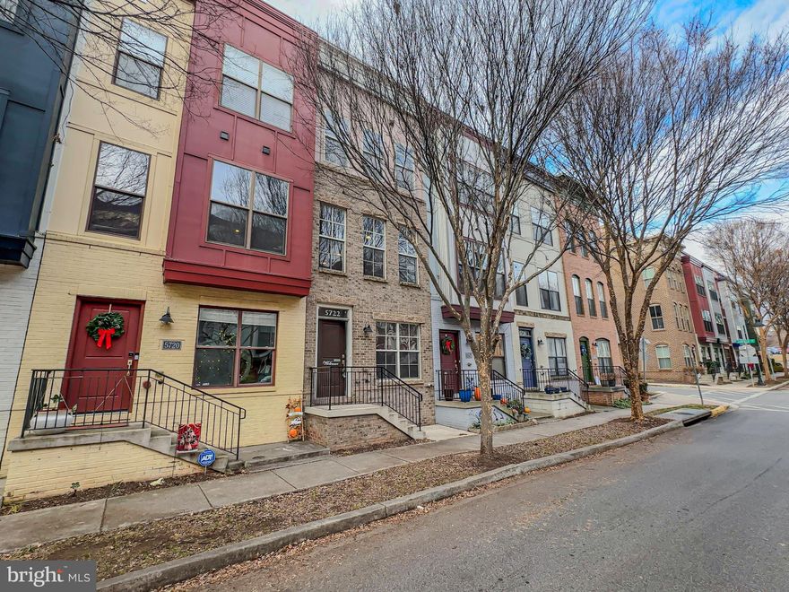 Updated & Move-In Ready in Hyattsville!
Bright and comfortable home featuring spacious living areas, modern updates, and great natural light. Conveniently located near Metro, shops, and the Arts District. Quiet neighborhood with easy parking and a private yard. A clean, well-kept home that’s ready for immediate move-in.