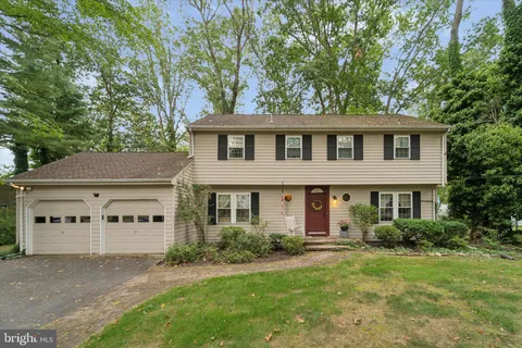 180 Dorchester Dr, East Windsor, NJ MLS: NJME2067122