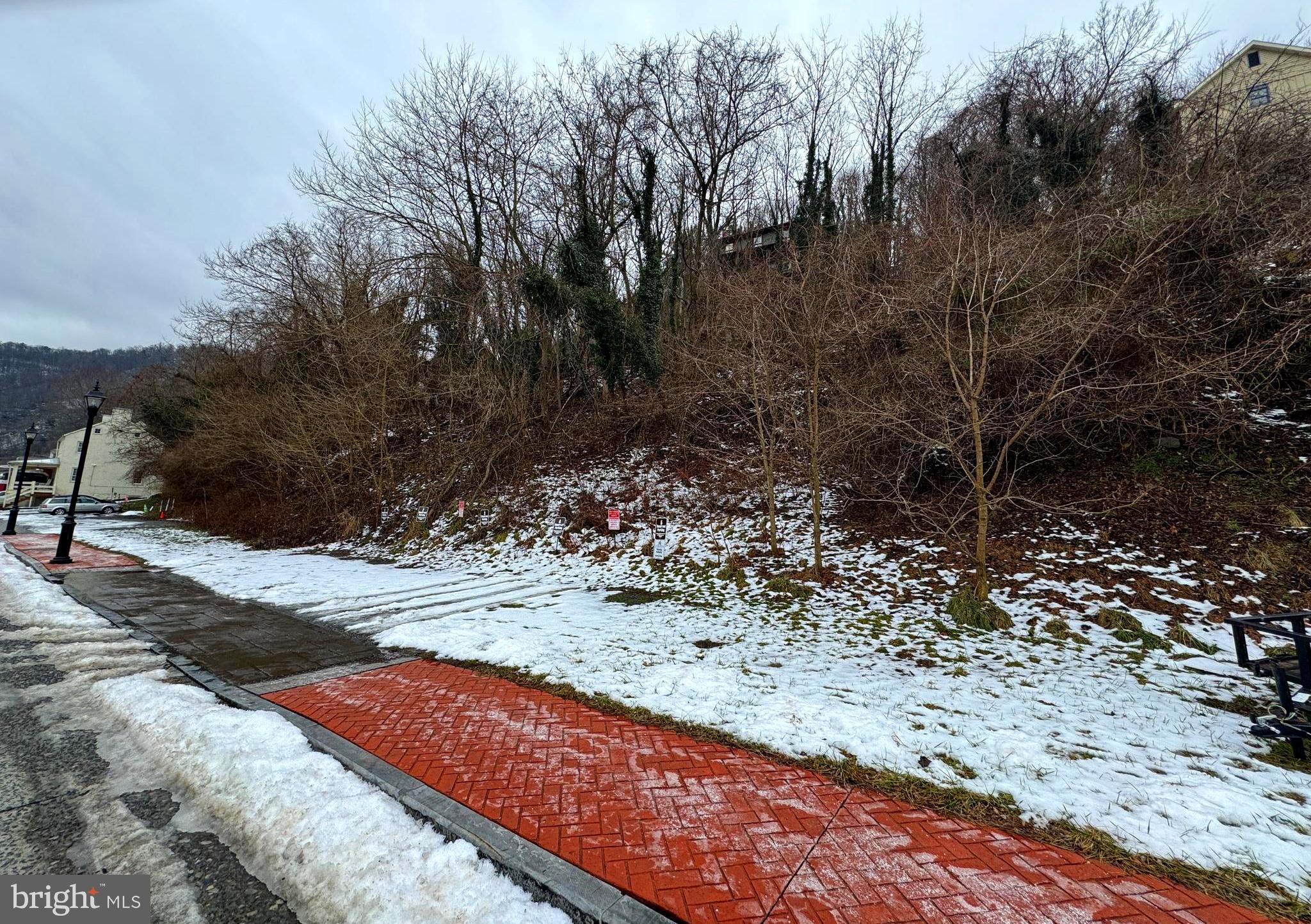 HARPERS FERRY - Land