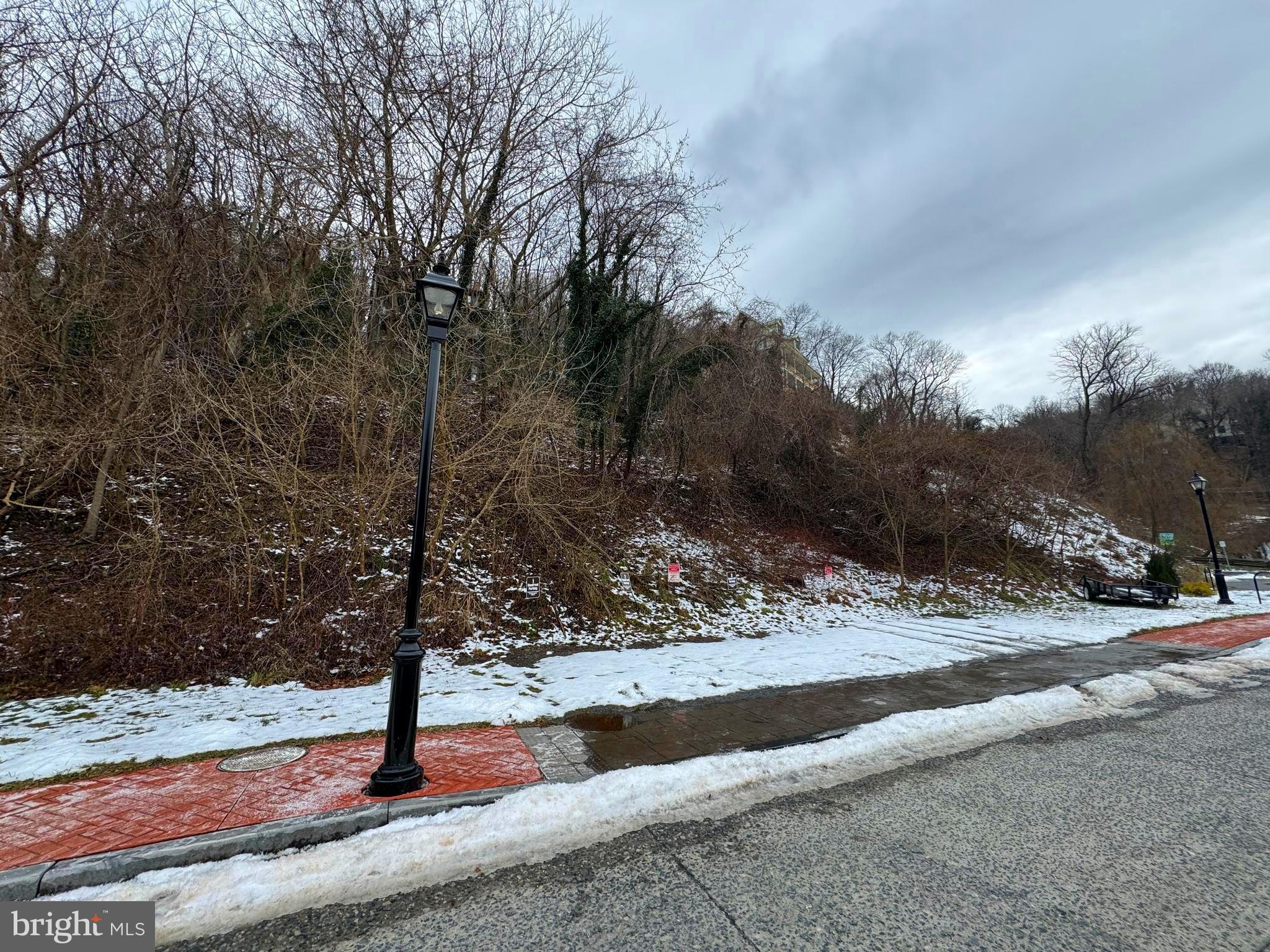 HARPERS FERRY - Land