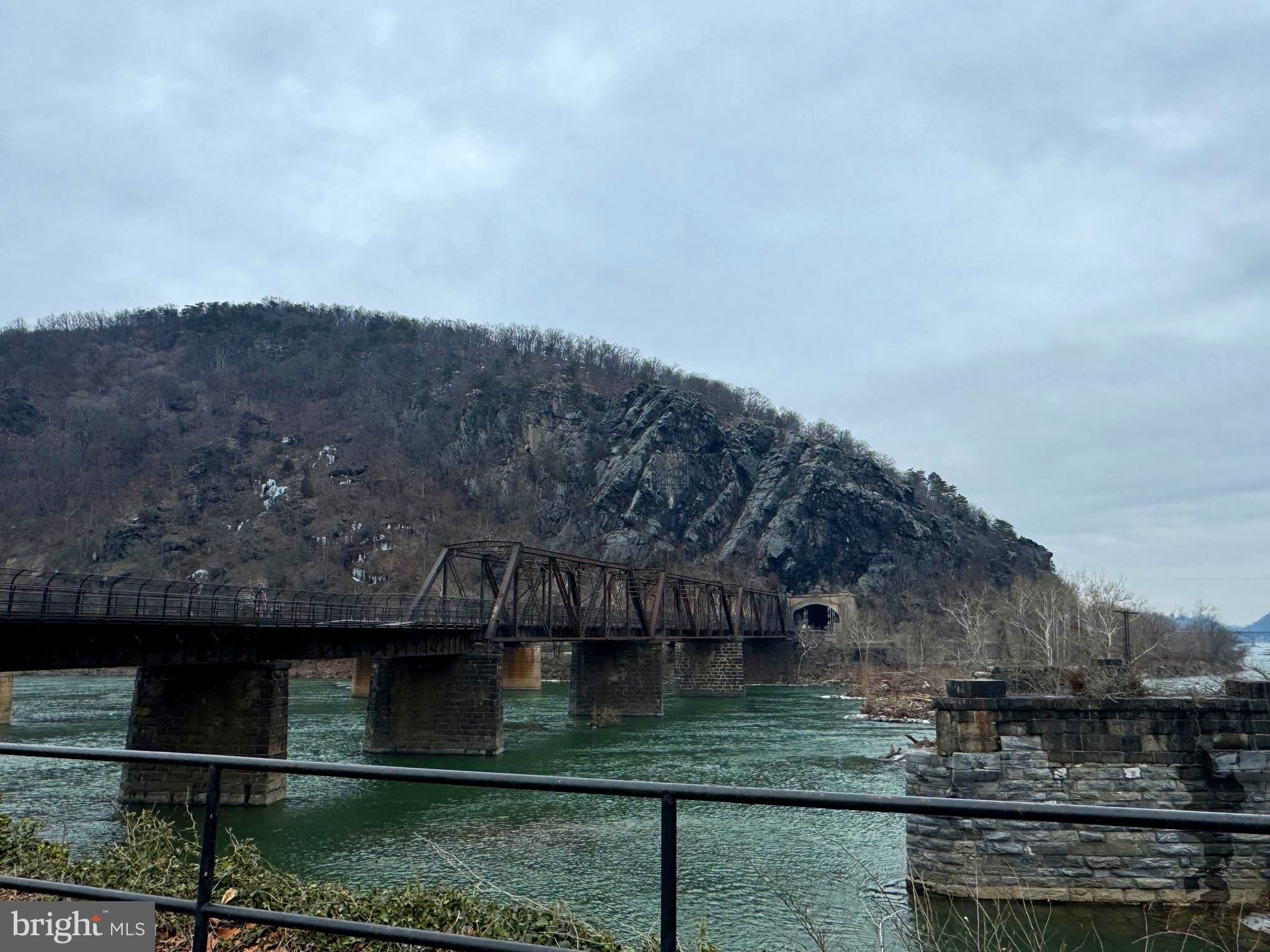 HARPERS FERRY - Land