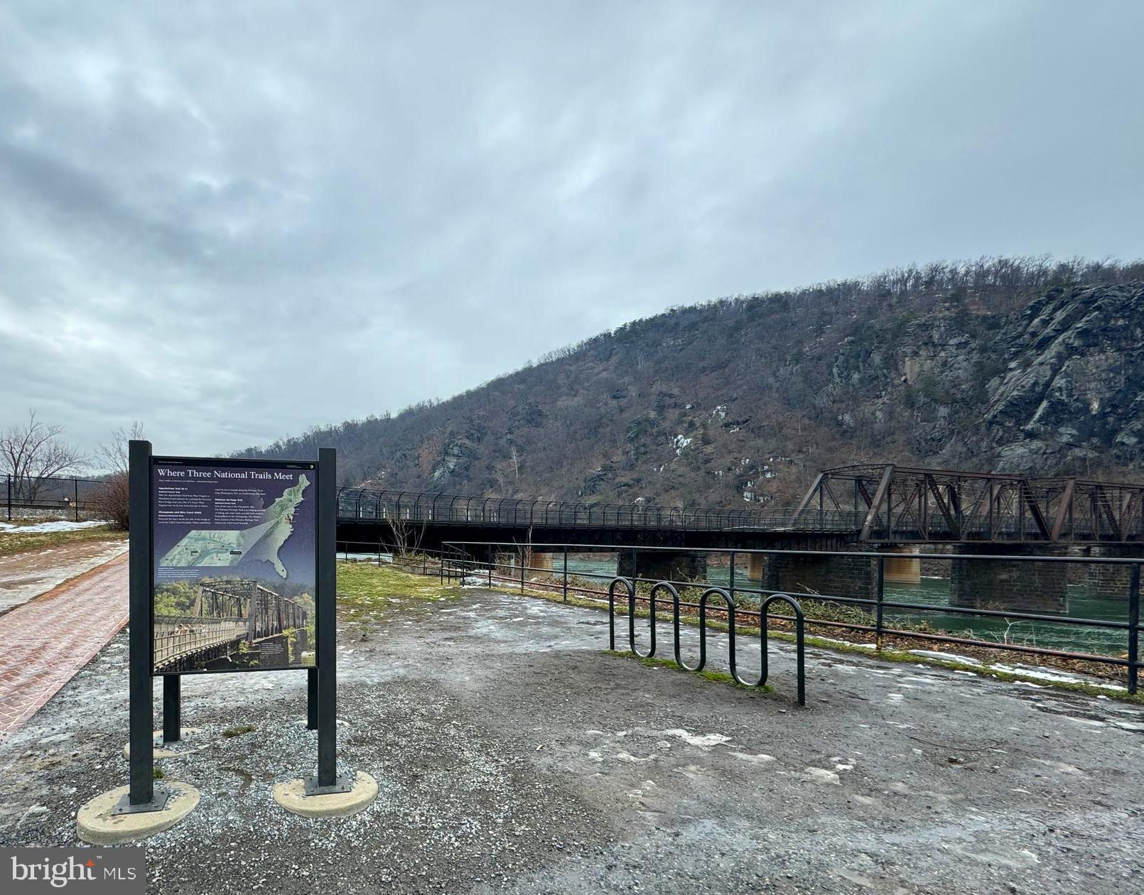 HARPERS FERRY - Land