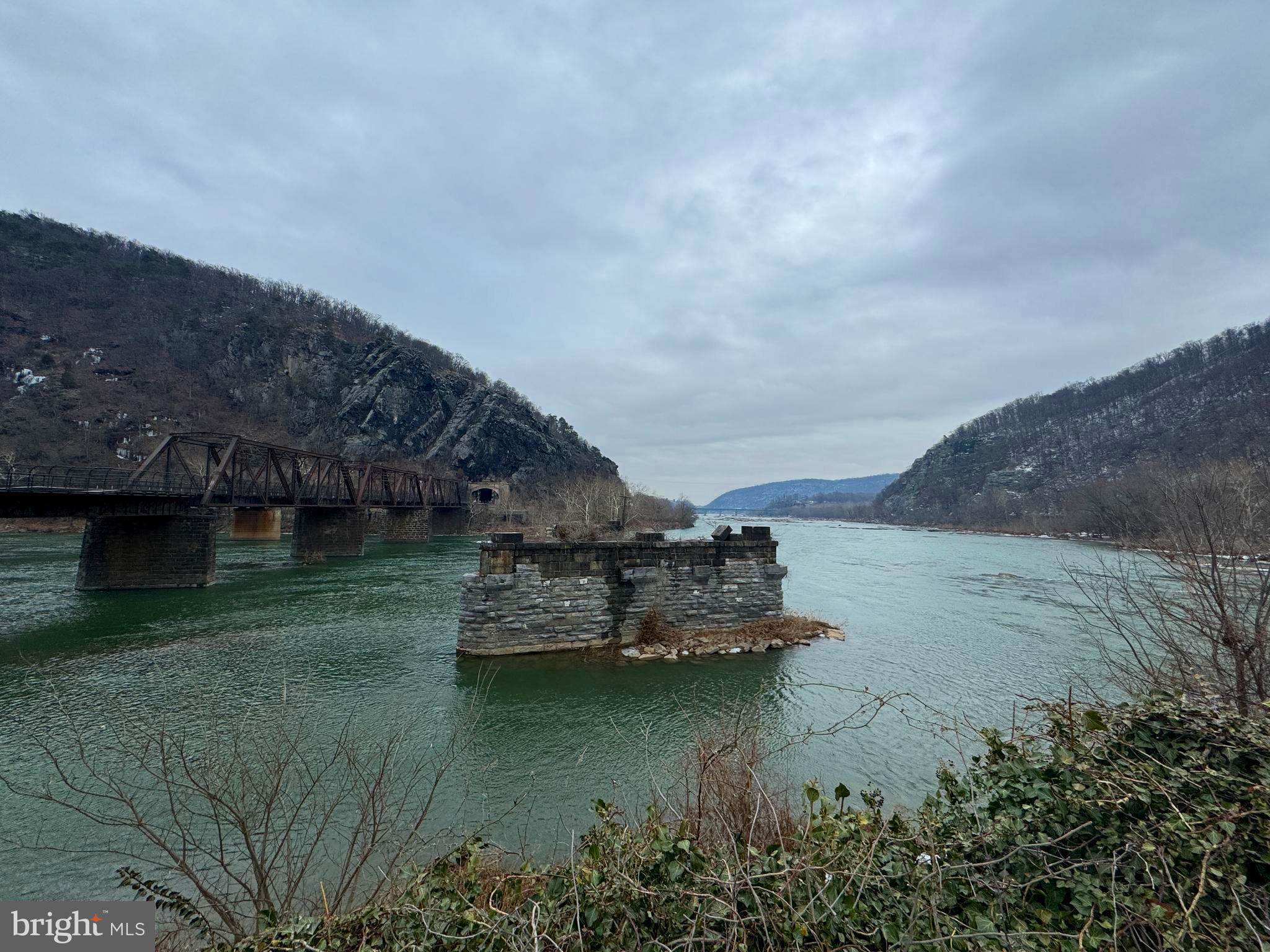 HARPERS FERRY - Land