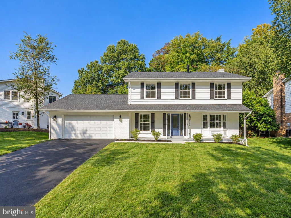 Photo of 2308 Creek Drive, ALEXANDRIA, VA 22308 (MLS # VAFX2343082)