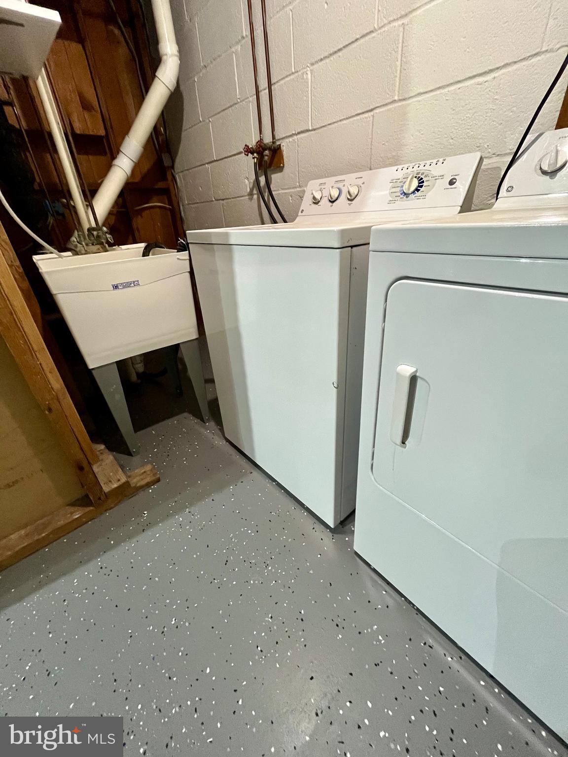 ROSEDALE PARK - Residential Lease