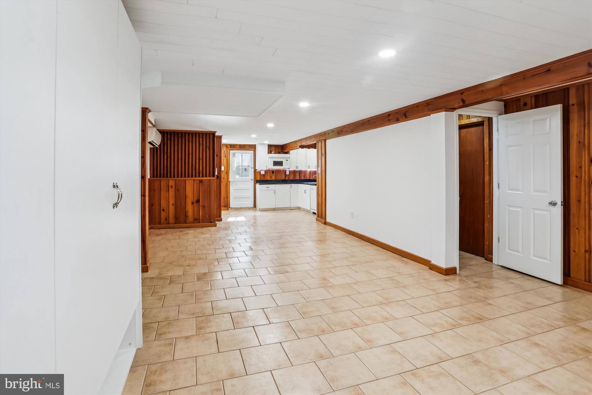 ROSEDALE PARK - Residential Lease