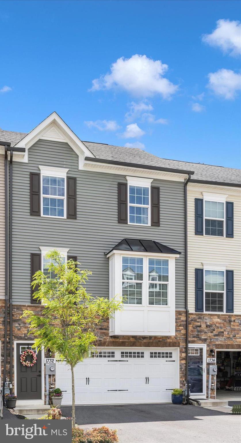 BELLE AIR TOWNHOMES - Residential