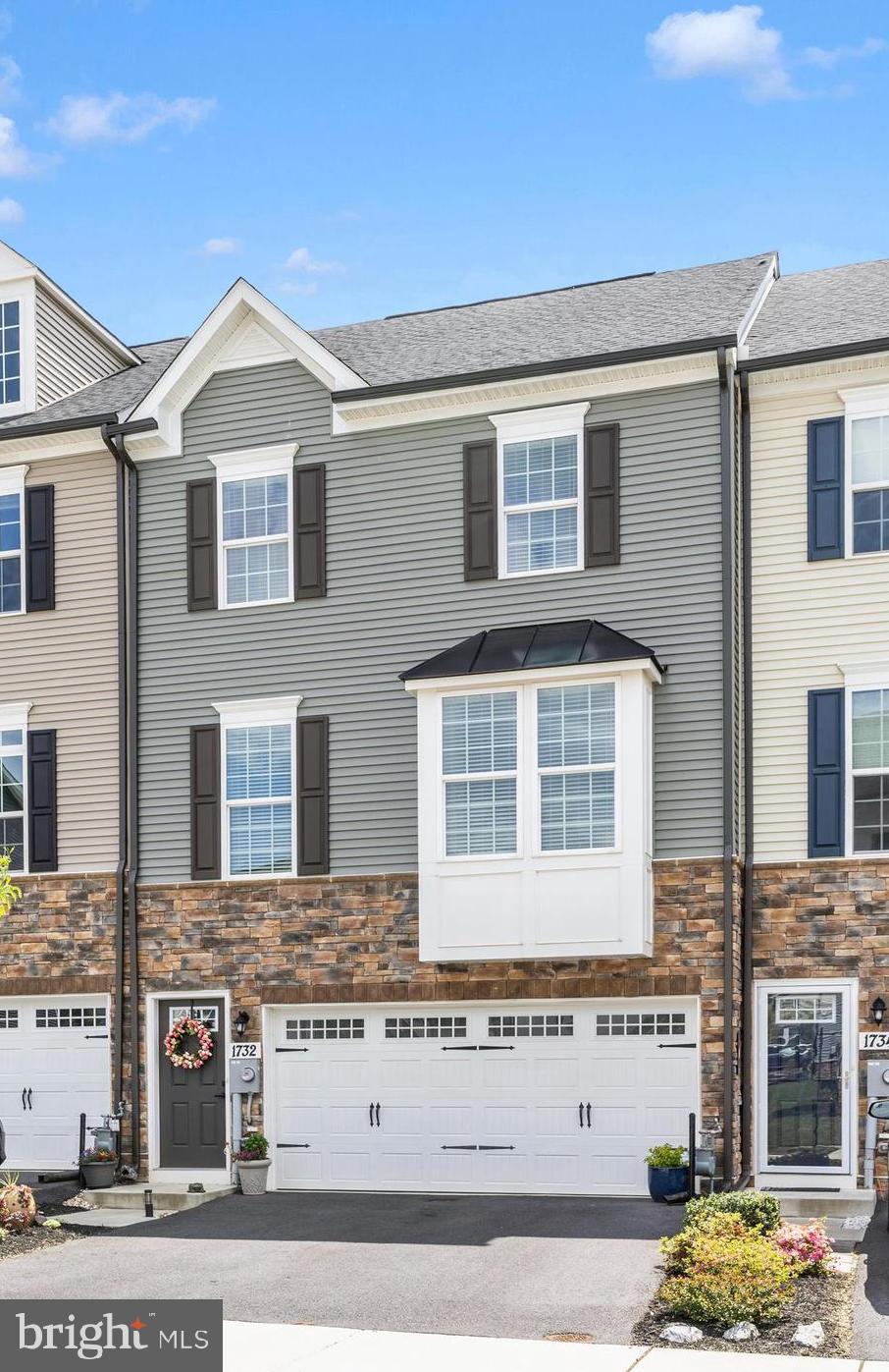 BELLE AIR TOWNHOMES - Residential