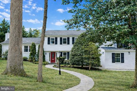 Photo of 9127 Southwick Street, FAIRFAX, VA 22031 (MLS # VAFX2289510)