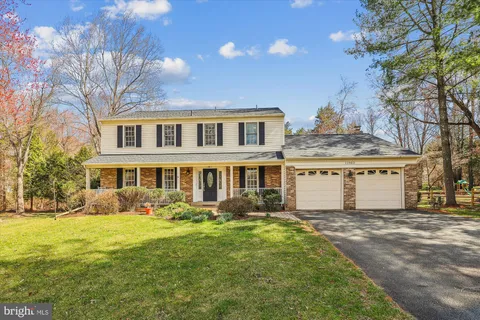 11902 Holly Spring Drive, Great Falls, VA MLS: VAFX2218818