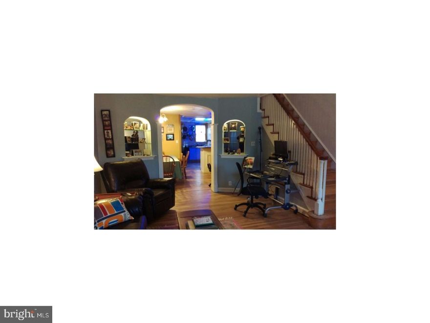 Hardwood floor T/O, nice kitchen, finished basement . Quiet place to live , good for owner occupied or investment .