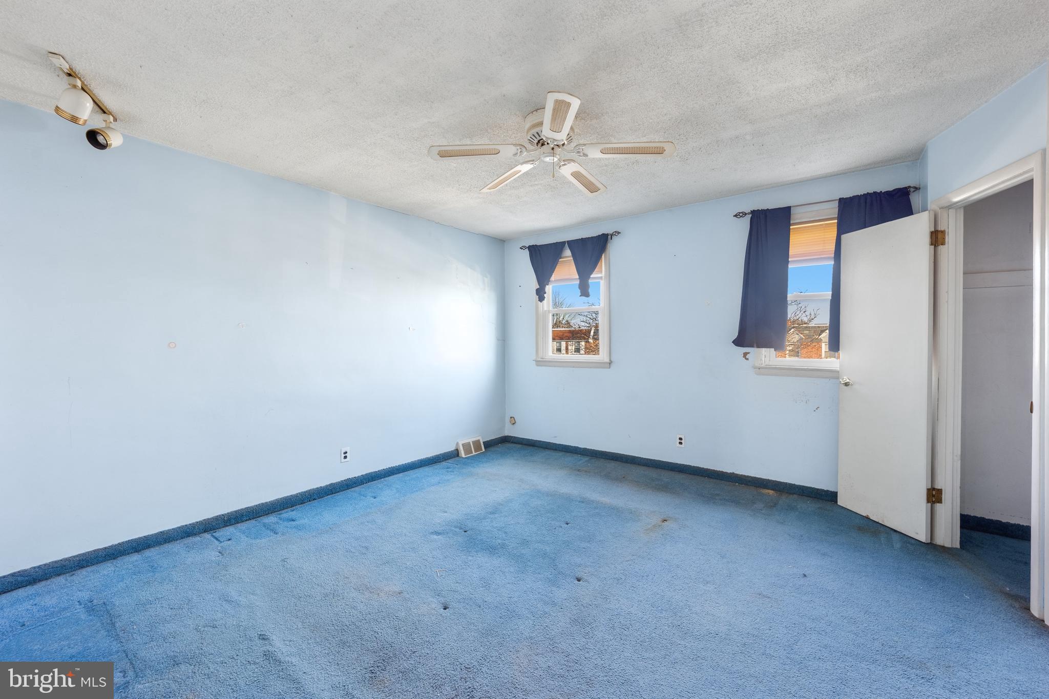 LAWNDALE - Residential