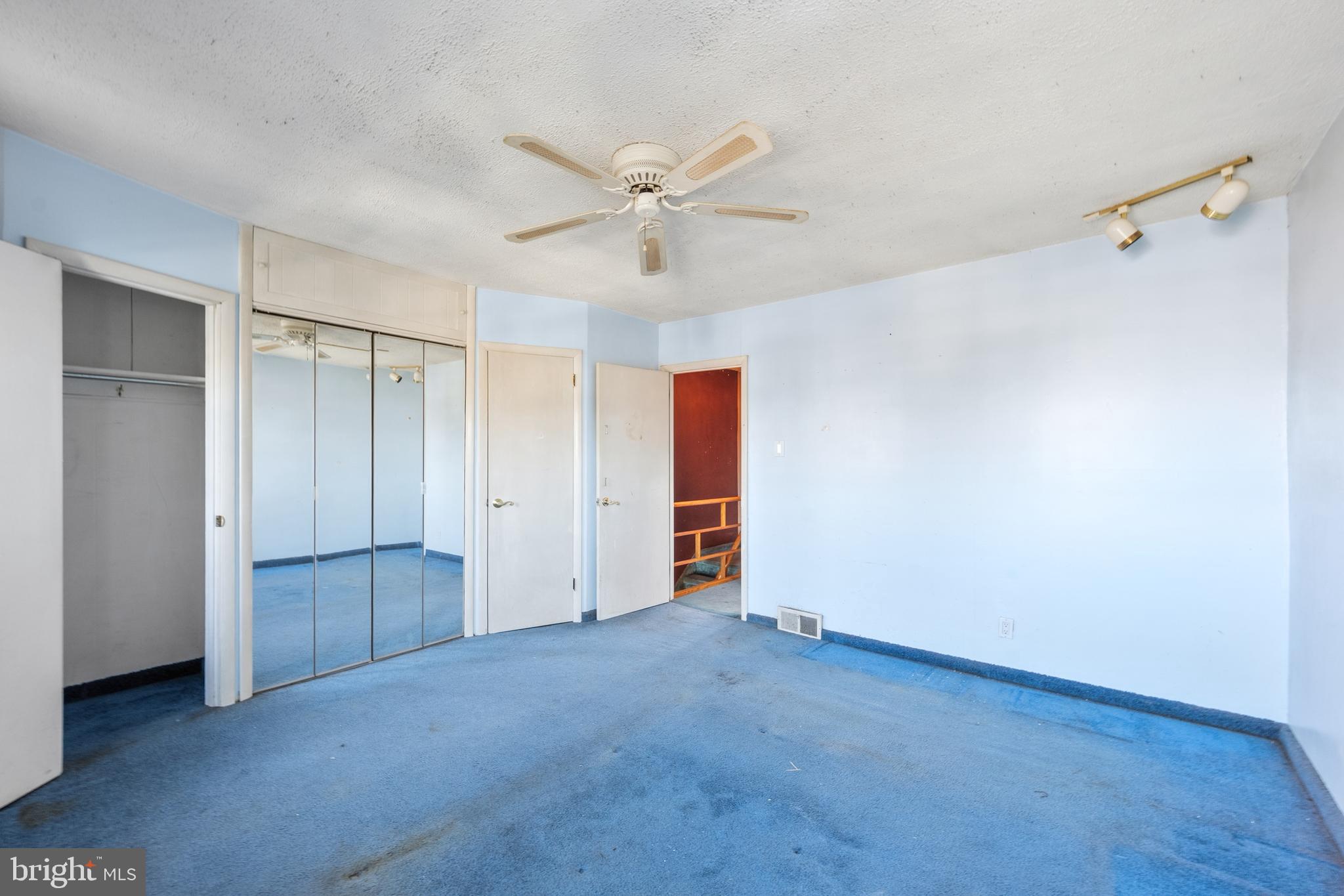 LAWNDALE - Residential