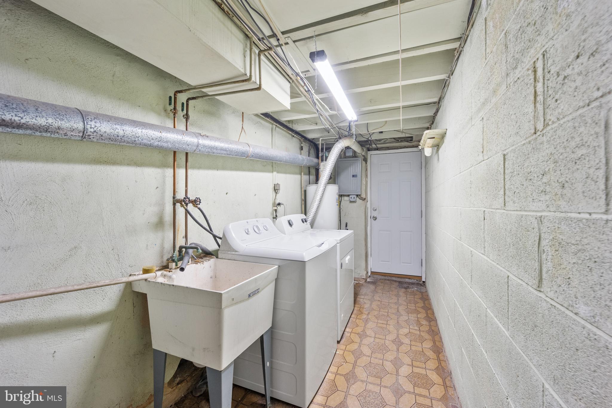 LAWNDALE - Residential