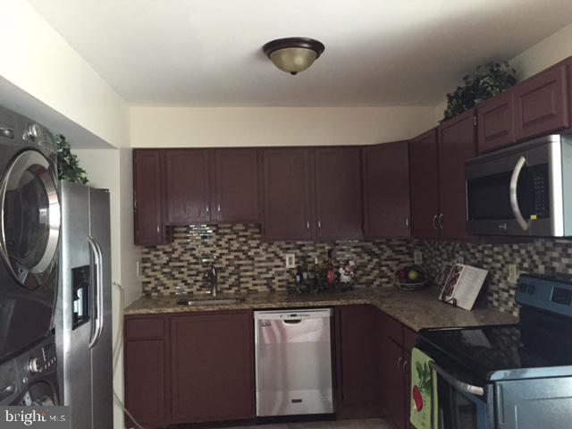 THE PROVINCES - Residential Lease