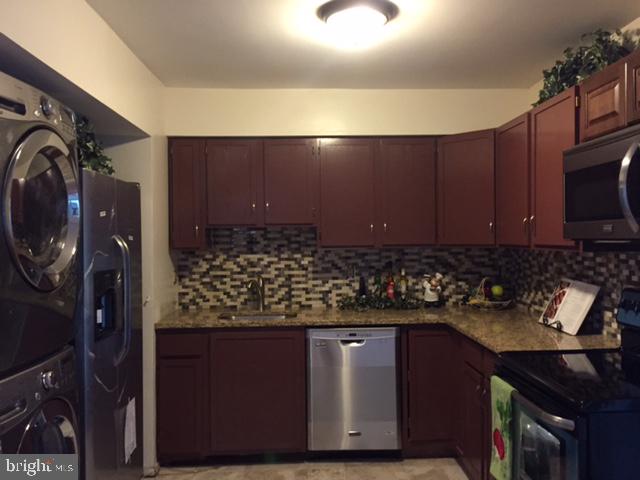 THE PROVINCES - Residential Lease