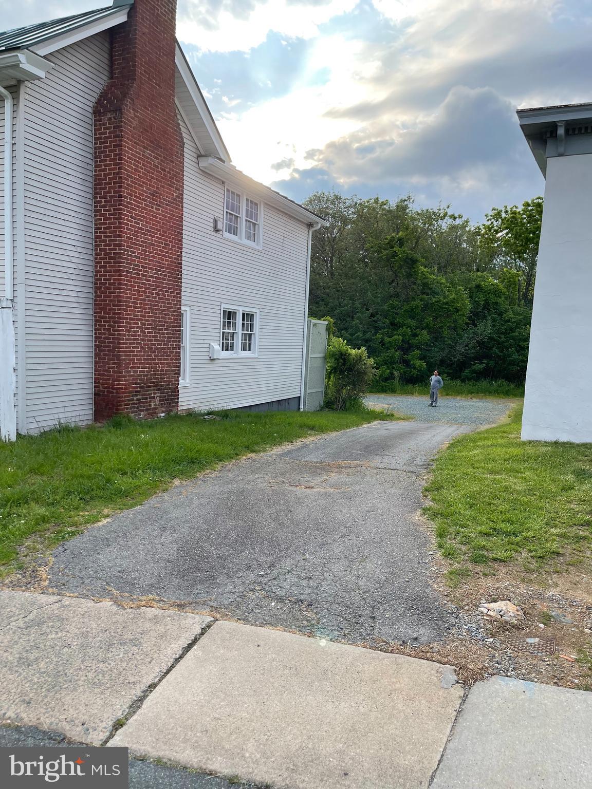 TOWN OF LOUISA - Residential