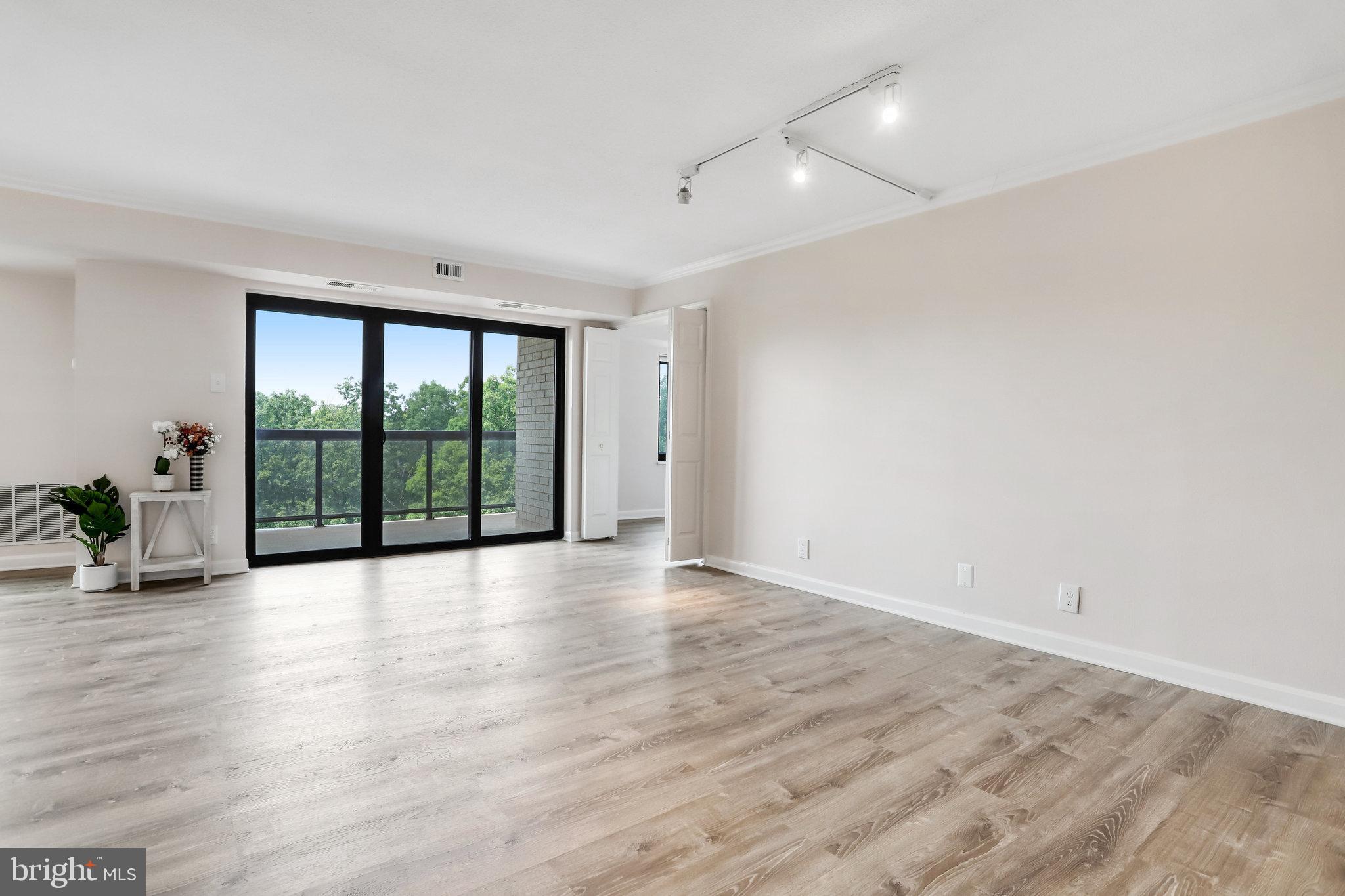 WATERGATE AT LANDMARK - Residential