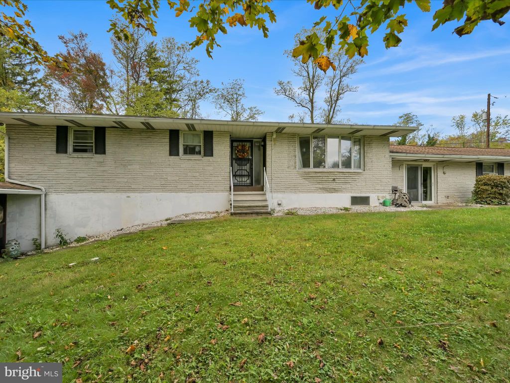 Photo of 149 Claremont Avenue, TAMAQUA, PA 18252 (MLS # PASK2023982)