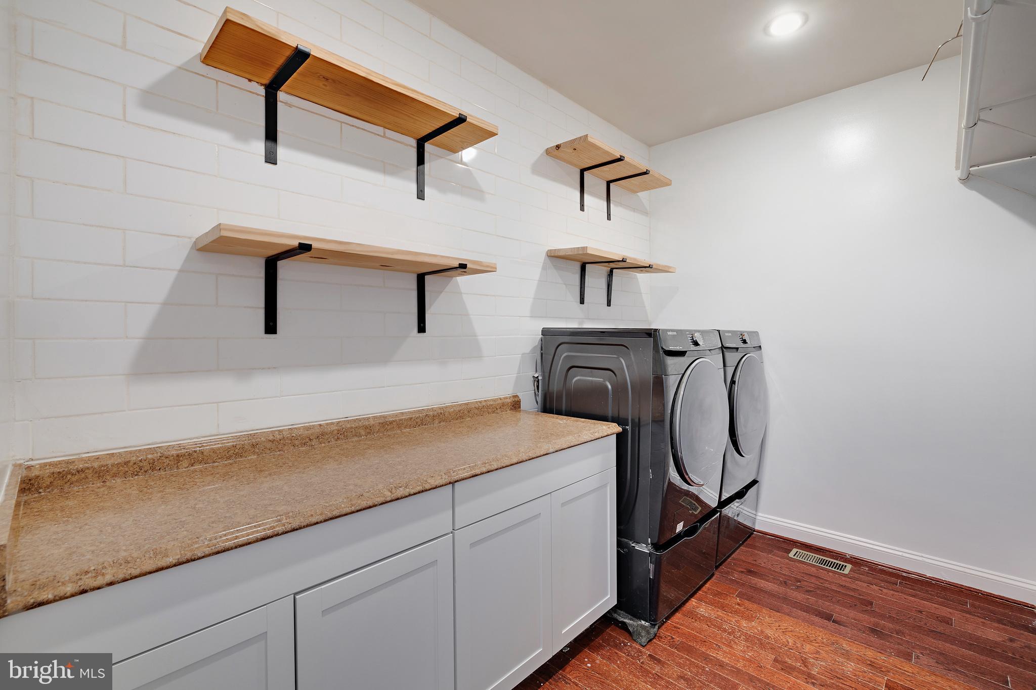 STRATFORD ESTATES - Residential