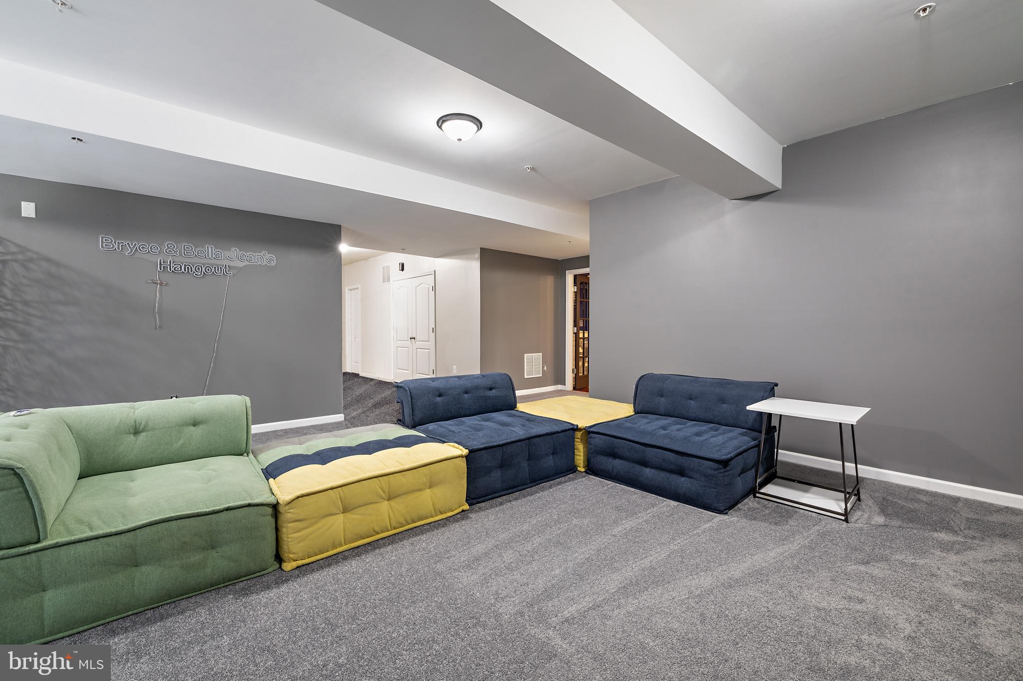 STRATFORD ESTATES - Residential