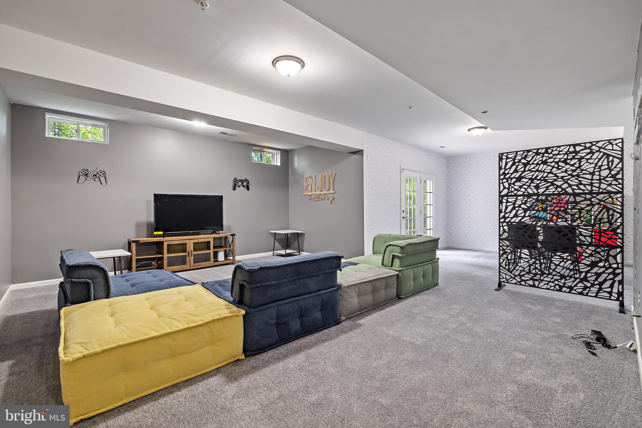 STRATFORD ESTATES - Residential