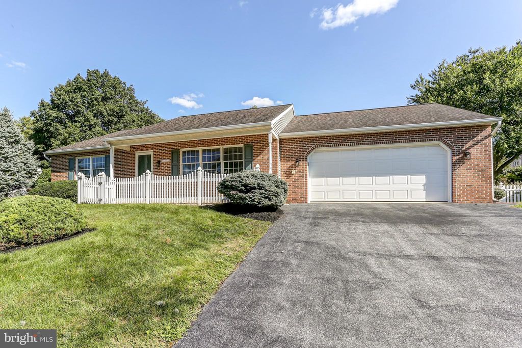 Photo of 208 E 6th Street, LITITZ, PA 17543 (MLS # PALA2076170)