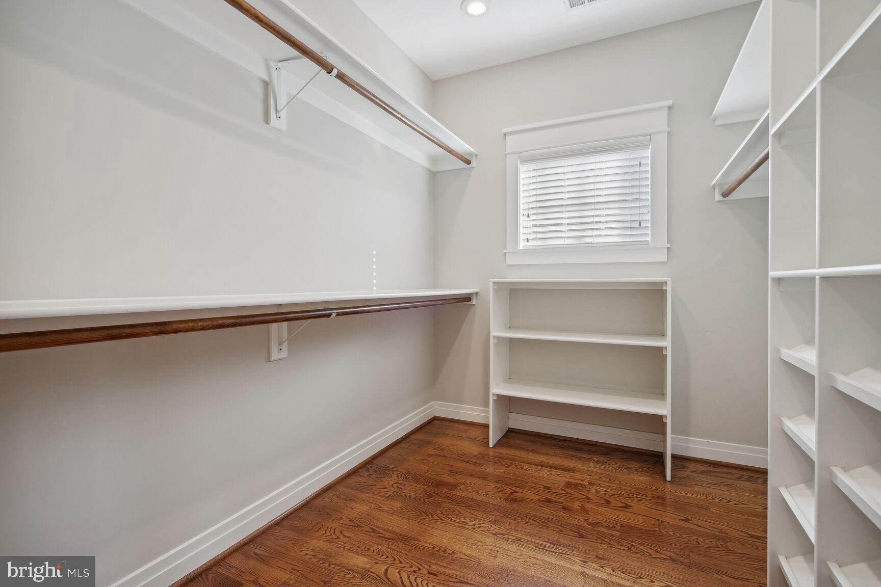 COUNTRY CLUB - Residential