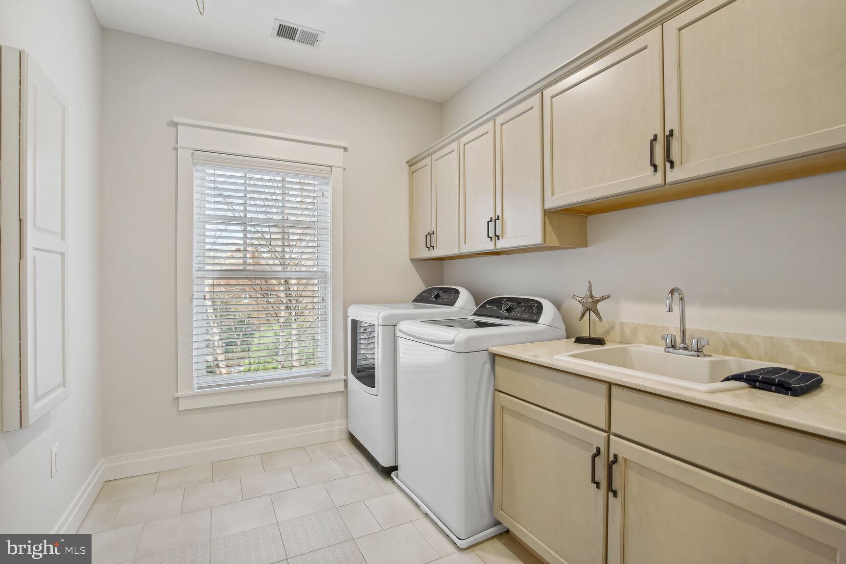 COUNTRY CLUB - Residential