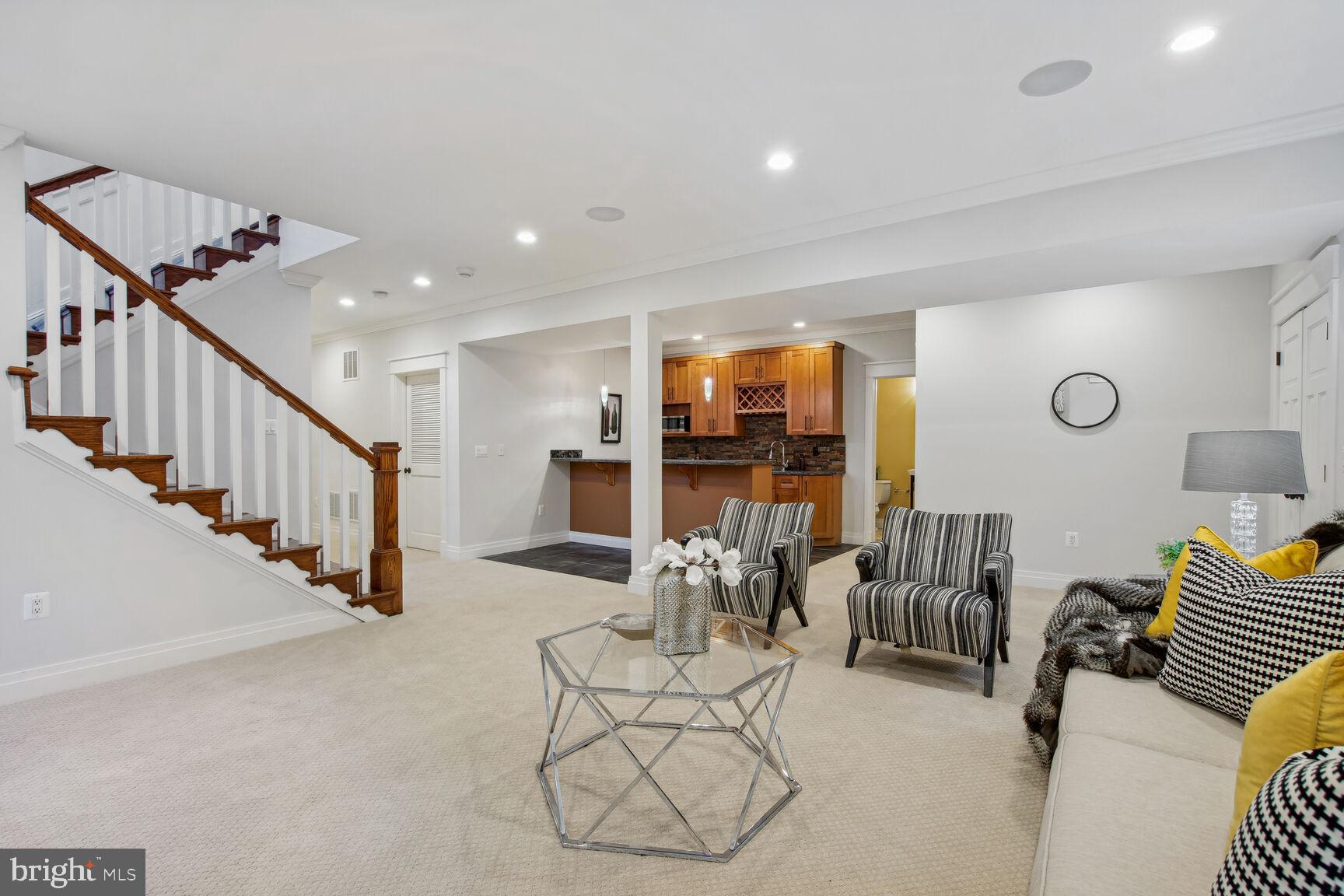 COUNTRY CLUB - Residential