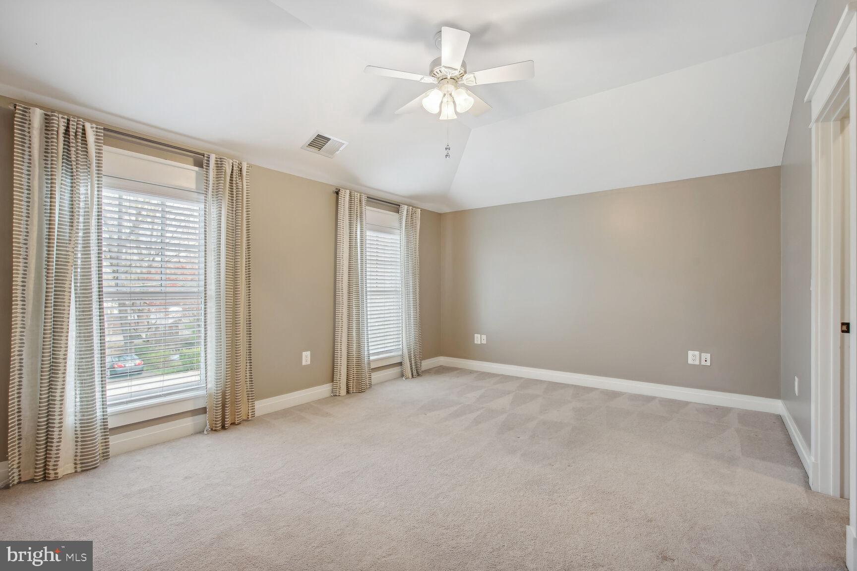 COUNTRY CLUB - Residential