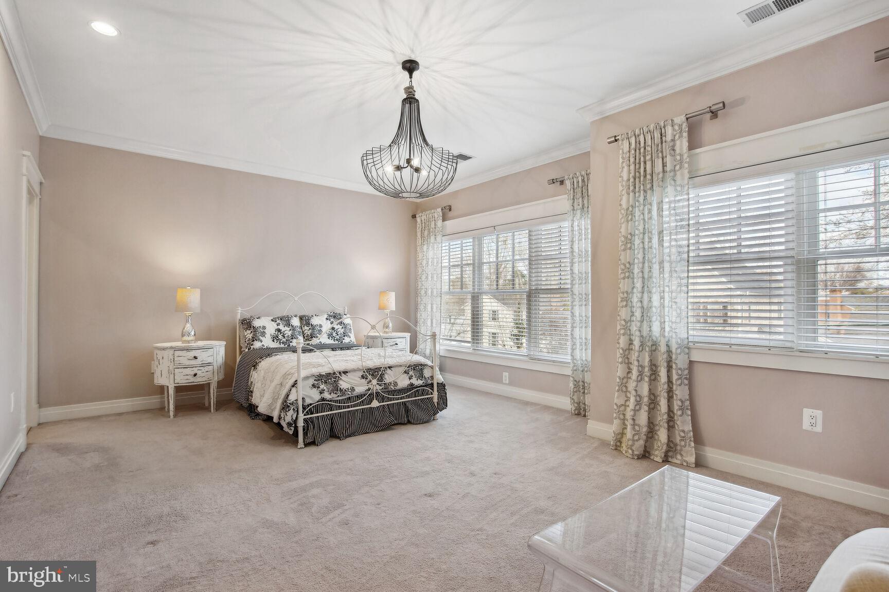 COUNTRY CLUB - Residential