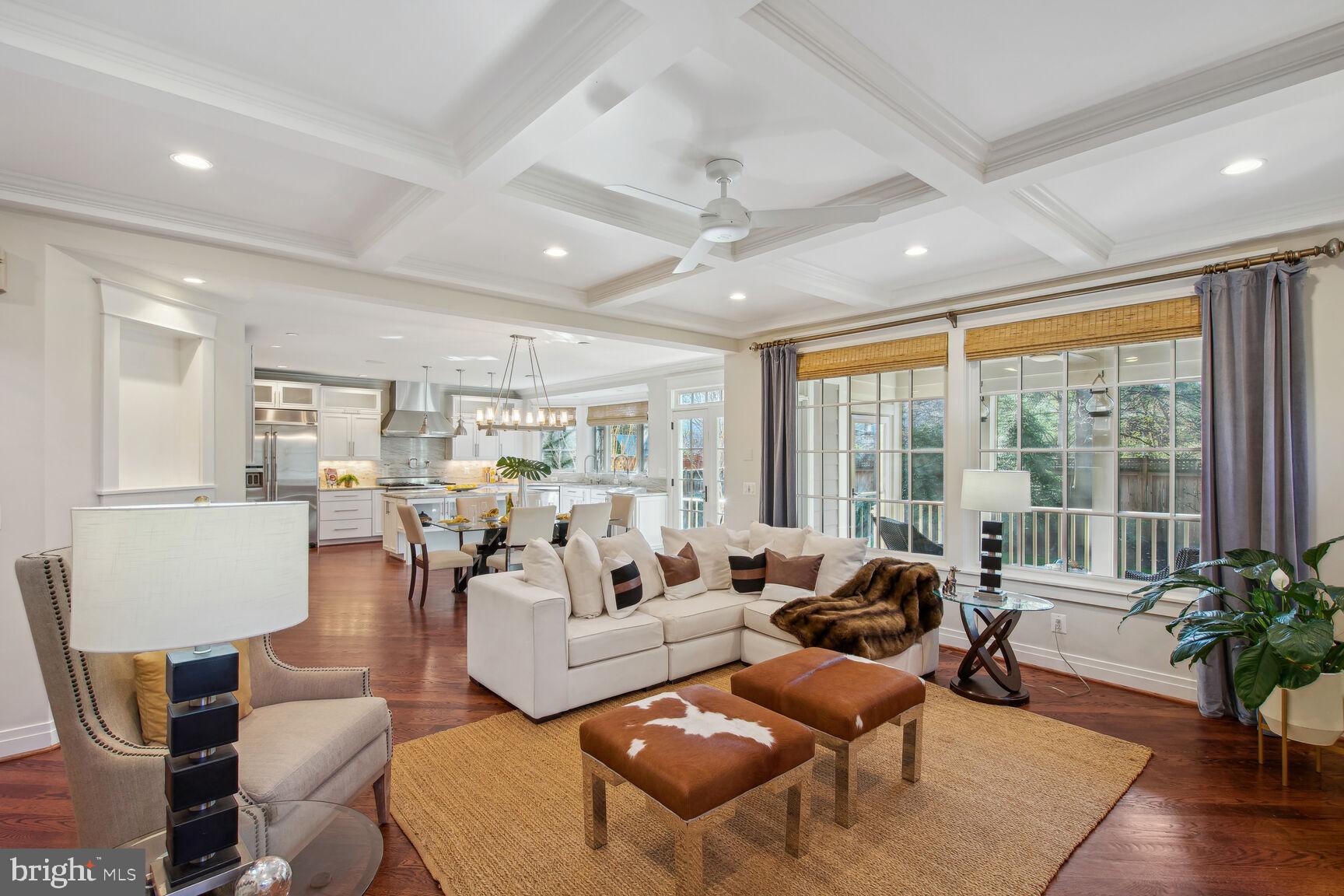 COUNTRY CLUB - Residential