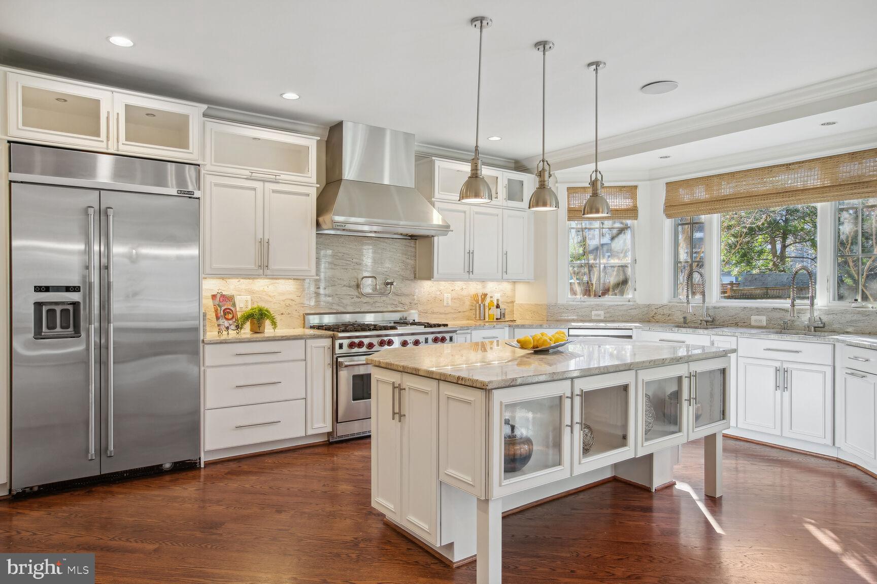 COUNTRY CLUB - Residential