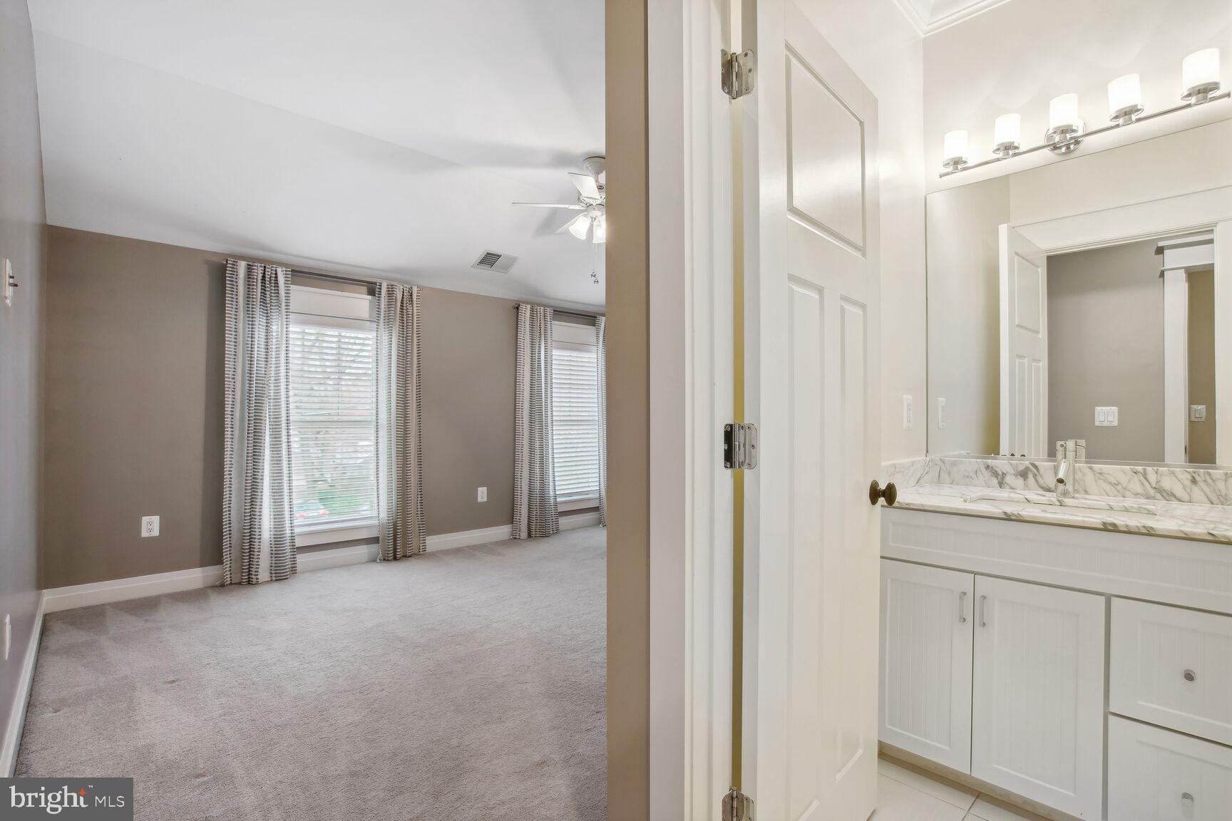 COUNTRY CLUB - Residential