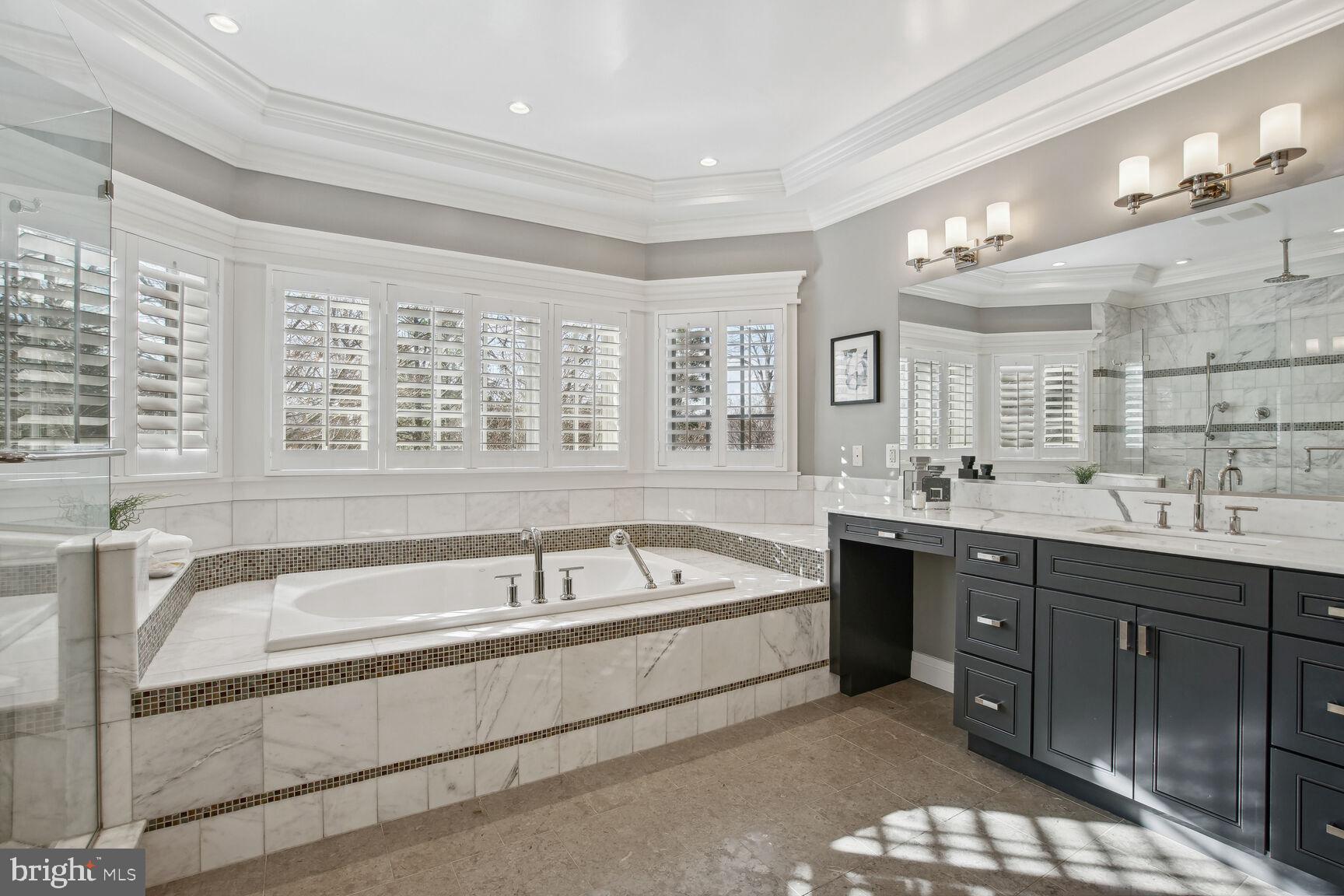 COUNTRY CLUB - Residential